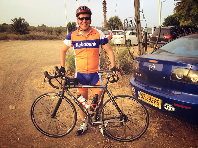 בדרך לעלייה בצובה .אופני כביש .